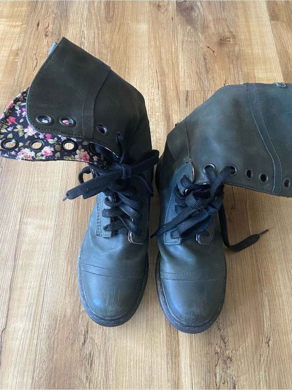 Dr Martens Women's Olive Green Lace-Up boots, Triumph 1914 size 11